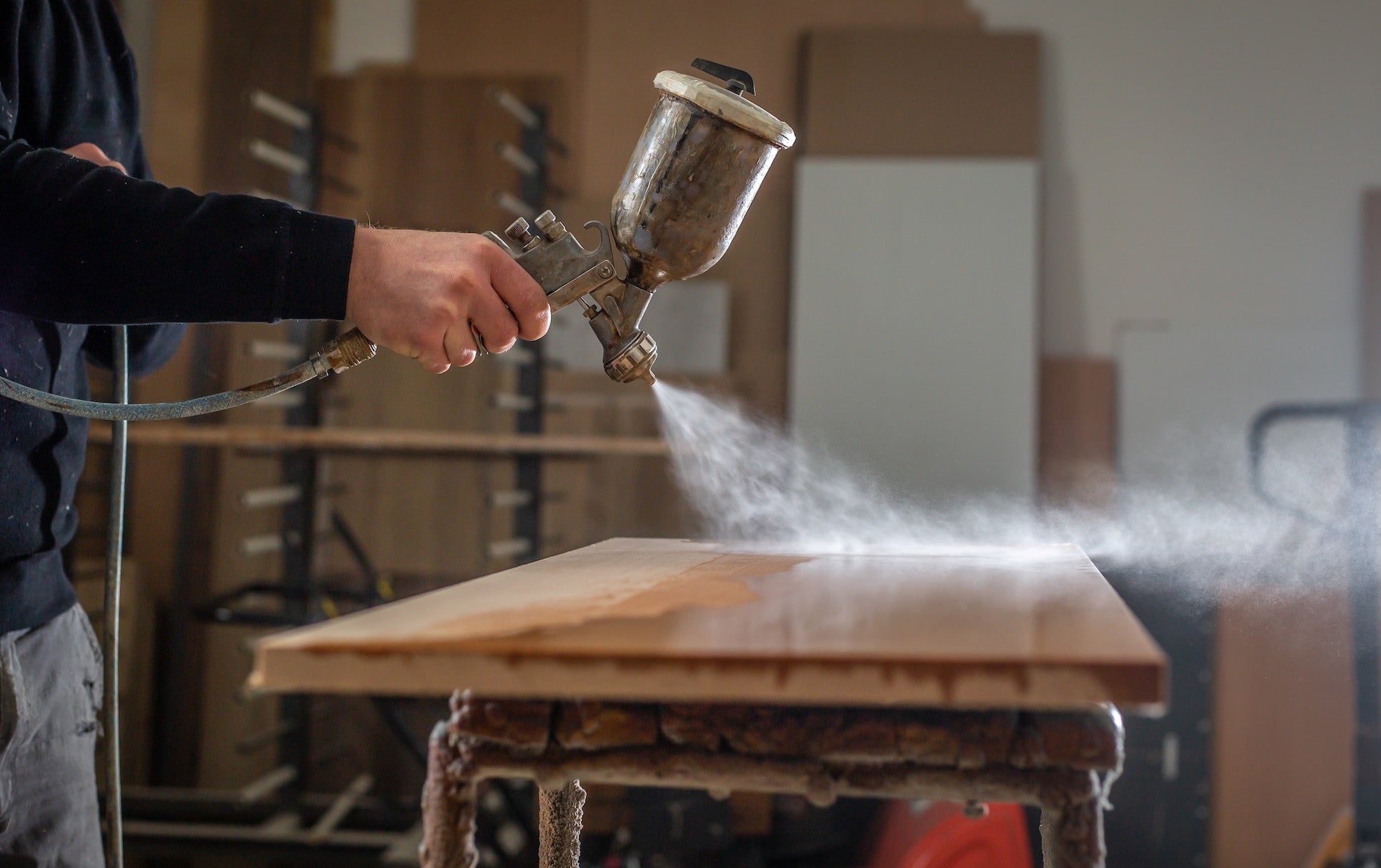 Polyurethane vs Varnish: How to Choose the Best Hardwood Floor Finish
